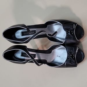 White House Black Market Black heels with white piping. size 7